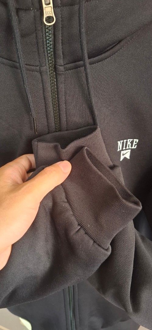 Nike Reversible Camo Hooded (Category: Coats, Jackets and Outerwear) located in Las Pinas. Submitted by arinso_ (Listing ID 1464133011, Image 3). Description: ☑️Brand: Nike Reversible Camo hooded ☑️Size: Small ☑️Condition: 9.5/10 No Fades, Ribbing Goods ☑️Color: Black/Camo ☑️Dimes: W-21in, L-27.5in ☑️Issue: Eyelet ☑️RFS: Decluttering ✅️Price: Php1800 ☑️Loc: Las Pinas ☑️Meetup: SM Center Las Pinas, Vista Mall Las Pinas, Nearby ☑️Shipping: Booking 