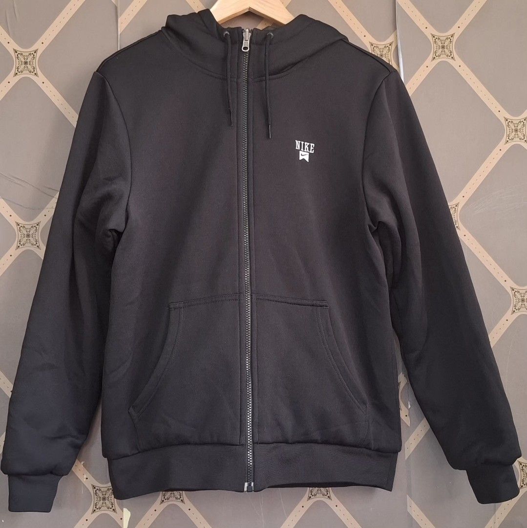 Nike Reversible Camo Hooded (Category: Coats, Jackets and Outerwear) located in Las Pinas. Submitted by arinso_ (Listing ID 1464133011, Image 1). Description: ☑️Brand: Nike Reversible Camo hooded ☑️Size: Small ☑️Condition: 9.5/10 No Fades, Ribbing Goods ☑️Color: Black/Camo ☑️Dimes: W-21in, L-27.5in ☑️Issue: Eyelet ☑️RFS: Decluttering ✅️Price: Php1800 ☑️Loc: Las Pinas ☑️Meetup: SM Center Las Pinas, Vista Mall Las Pinas, Nearby ☑️Shipping: Booking 