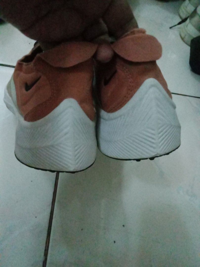 Nike Running Shoes (Category: Sneakers) located in Rosario. Submitted by gmarilyn1934608 (Listing ID 1463939007, Image 2). Description: - Nike Running Shoes - US Size: 8 - Color: Beige, Peach, Black mix - Lightweight design for performance - Ideal for running and gym workouts - Made in Indonesia.