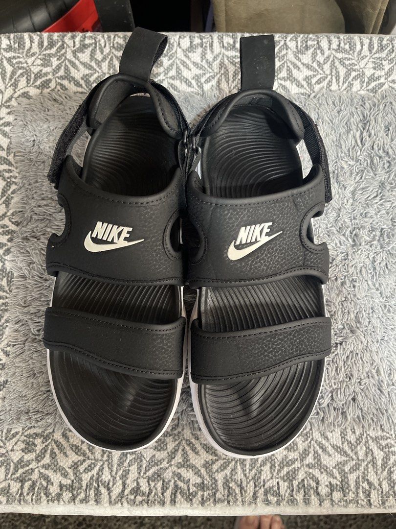 Nike Sandals Black White Size 7 US (Category: Flats & Sandals) located in Quezon City. Submitted by donnabelle7572 (Listing ID 1463946542, Image 1). Description: - Brand: Nike - Size: 7 US / 38 EUR - Color: Black - Origin: Made in China - Features: Unique wavy pattern sole for excellent grip, adjustable straps for a secure and comfortable fit - Ideal for: Everyday wear, outdoor activities, sports.