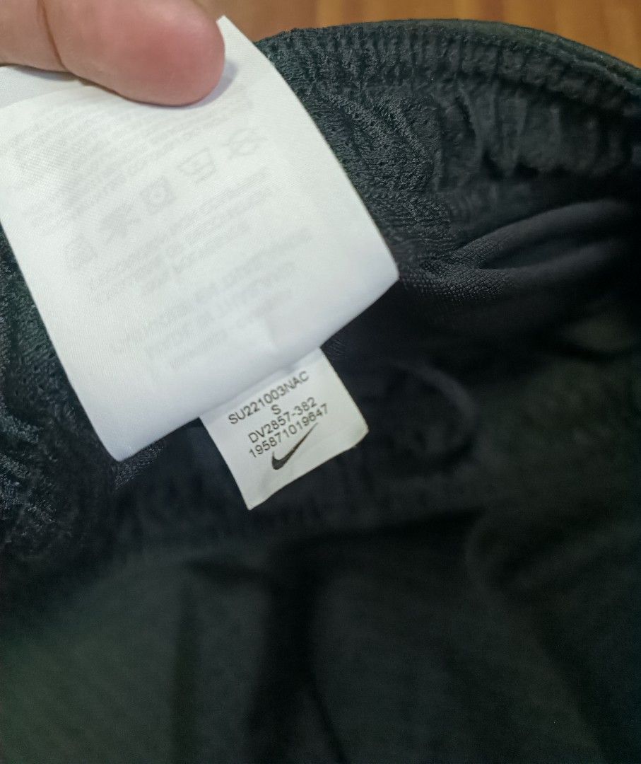 Nike Shorts (Category: Shorts) located in Cavite. Submitted by south.loot (Listing ID 1463977993, Image 3). Description: Nike Dri-ft shorts Size S Waist 26-30 Length 17 Excellent condition.