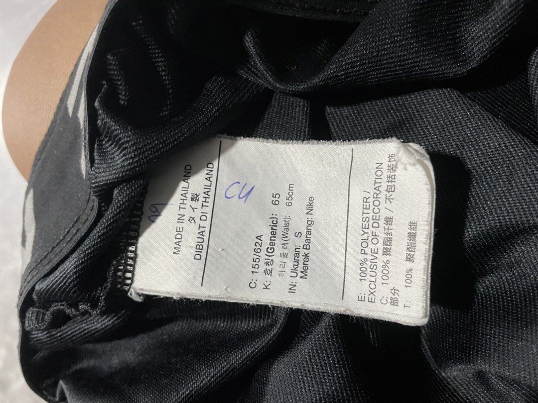 Nike shorts (Category: Shorts) located in Baguio. Submitted by joeycalahan (Listing ID 1464097403, Image 3). Description: Nike shorts S 28-35 garter waist.