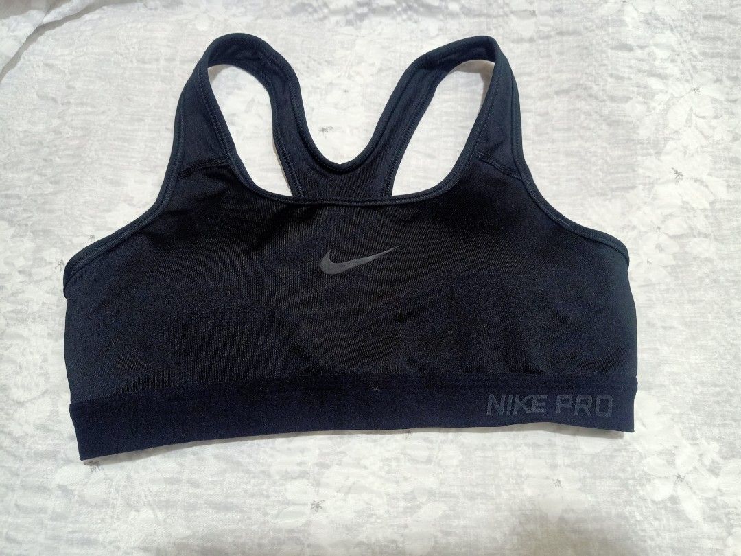 Nike sport bra (Category: Activewear) located in Pasig City. Submitted by urdal01 (Listing ID 1463991092, Image 1). Description: goodcondition/pre love midium size.