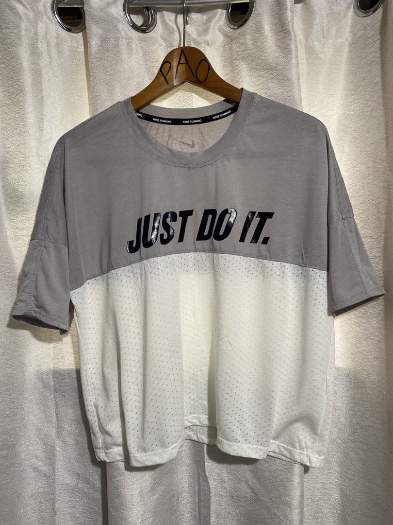 Nike Tailwind Dri-Fit Activewear Crop Top Tee (Category: Activewear) located in Davao. Submitted by VapenDrip (Listing ID 1464004185, Image 2). Description: Nike Tailwind Dri-Fit Activewear Crop Top Tee XL on tag 22x22 Cut wash tag pero authentic Need wash only 400+sf.