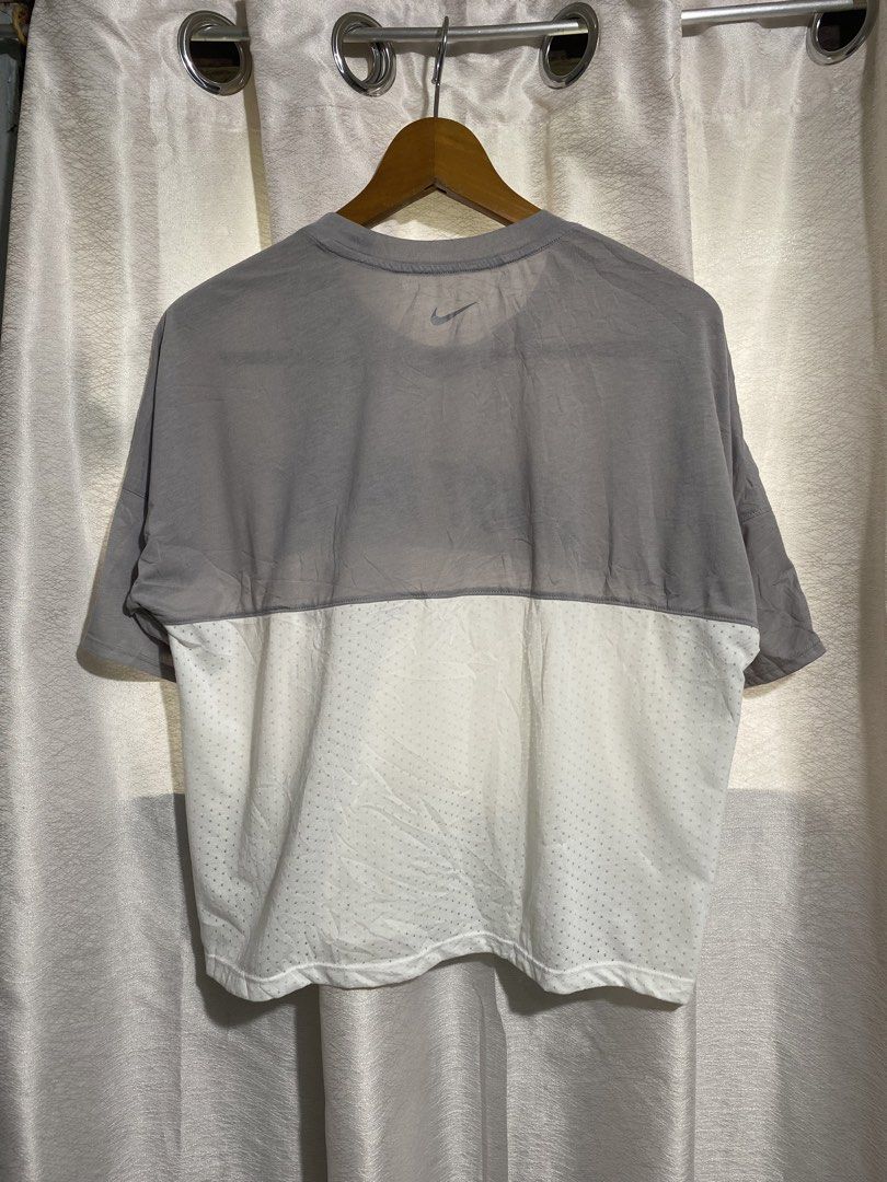Nike Tailwind Dri-Fit Activewear Crop Top Tee (Category: Activewear) located in Davao. Submitted by VapenDrip (Listing ID 1464004185, Image 3). Description: Nike Tailwind Dri-Fit Activewear Crop Top Tee XL on tag 22x22 Cut wash tag pero authentic Need wash only 400+sf.