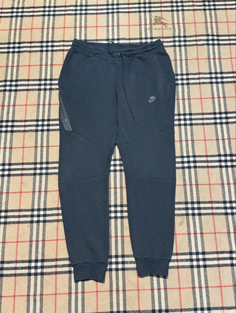 Nike Tech Fleece Pants (Category: Joggers) located in Cavite. Submitted by markjoseph24866 (Listing ID 1463948318, Image 1). Description: .