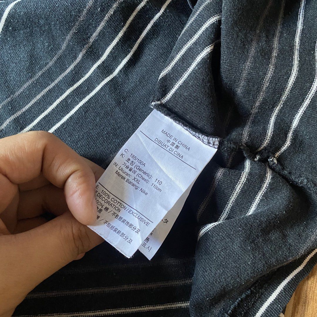 Nike tee shirt (Category: Formal Shirts) located in Paete. Submitted by fat.archives (Listing ID 1464085679, Image 3). Description: Dimes Bust 22 Length 29 +sf.