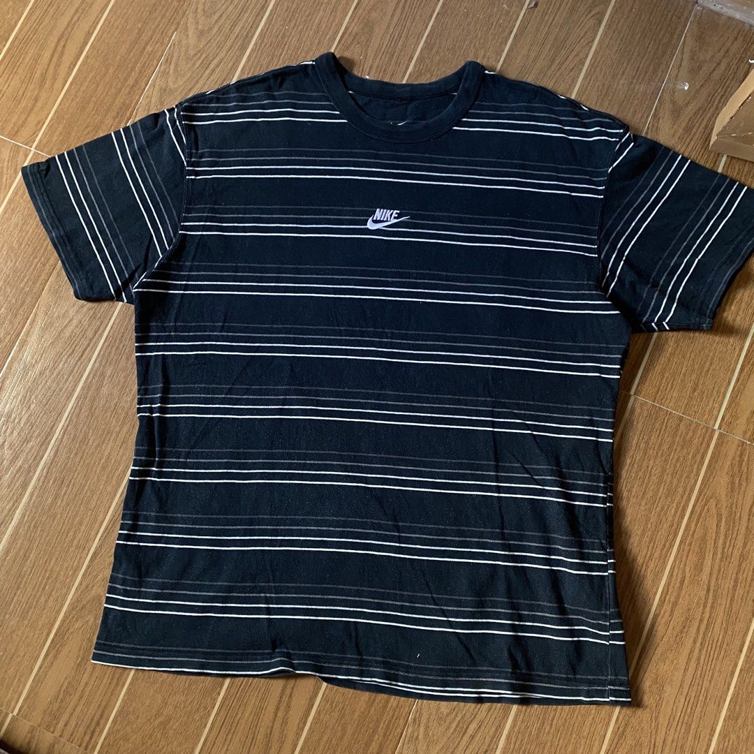 Nike tee shirt (Category: Formal Shirts) located in Paete. Submitted by fat.archives (Listing ID 1464085679, Image 1). Description: Dimes Bust 22 Length 29 +sf.