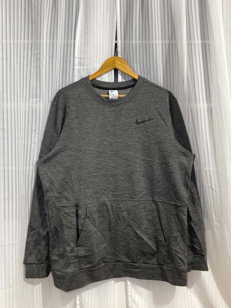 Nike Therma-fit crew neck (Category: Activewear) located in Tarlac. Submitted by dinnuh4e (Listing ID 1464109463, Image 1). Description: Nike therma-fit W 23.5 L 29 As new Issue: none .