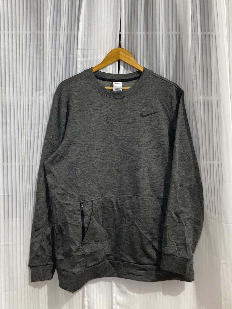 Nike Therma-fit crew neck (Category: Activewear) located in Tarlac. Submitted by dinnuh4e (Listing ID 1464109463, Image 2). Description: Nike therma-fit W 23.5 L 29 As new Issue: none .