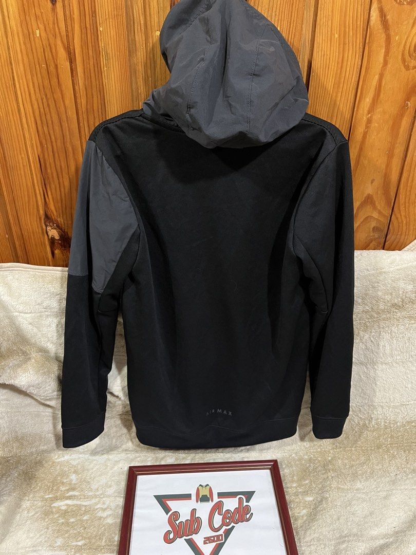 Nike Track Jacket (Category: Coats, Jackets and Outerwear) located in Baguio. Submitted by subcode_2600 (Listing ID 1464044769, Image 2). Description: Other details included in the pictures Do not hesitate to message us for questions. Thank you! .