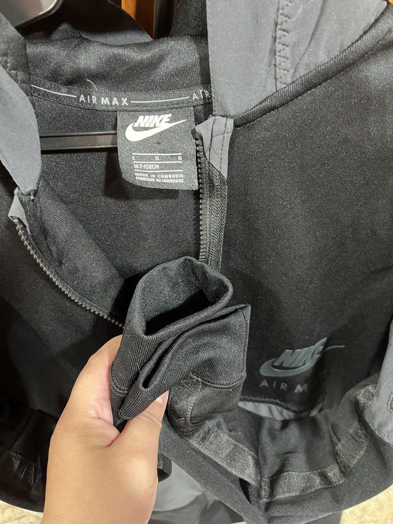 Nike Track Jacket (Category: Coats, Jackets and Outerwear) located in Baguio. Submitted by subcode_2600 (Listing ID 1464044769, Image 3). Description: Other details included in the pictures Do not hesitate to message us for questions. Thank you! .
