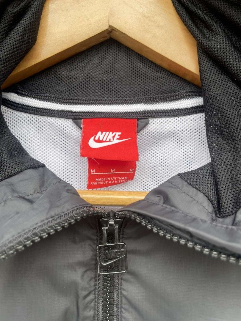 Nike Two Tone Windbreaker (Category: Coats, Jackets and Outerwear) located in Manila. Submitted by thrift_district (Listing ID 1464042176, Image 3). Description: 24 inch length 20 inch width Excellent condition.