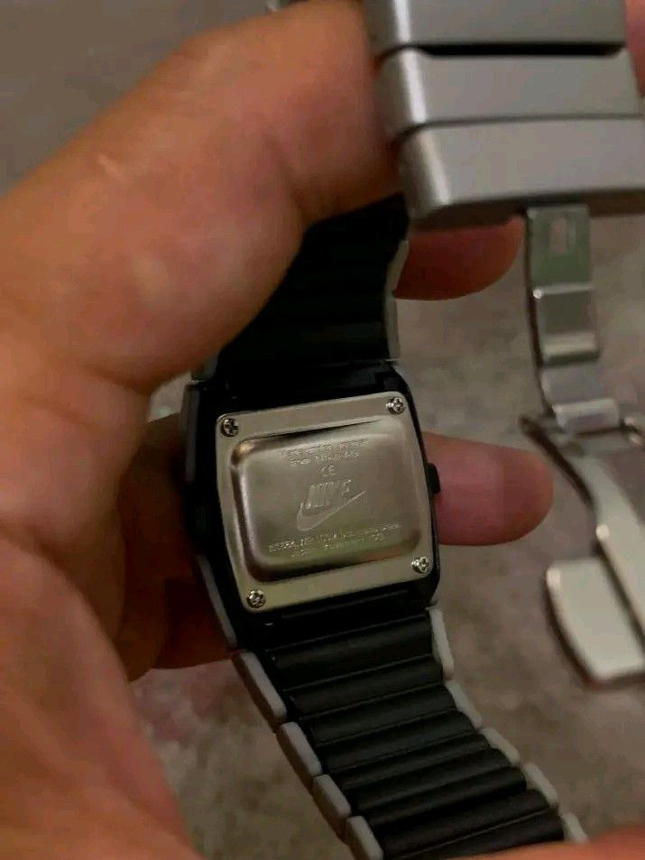 nike vintage watch (Category: Men's Watches) located in Meycauayan. Submitted by trustthrift2002 (Listing ID 1464022858, Image 3). Description: nike digital vintage watch.