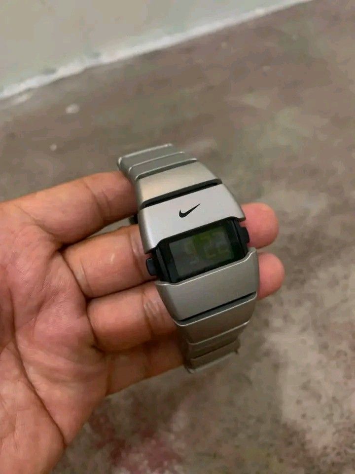 nike vintage watch (Category: Men's Watches) located in Meycauayan. Submitted by trustthrift2002 (Listing ID 1464022858, Image 1). Description: nike digital vintage watch.