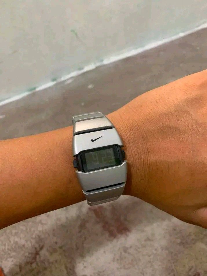 nike vintage watch (Category: Men's Watches) located in Meycauayan. Submitted by trustthrift2002 (Listing ID 1464022858, Image 2). Description: nike digital vintage watch.