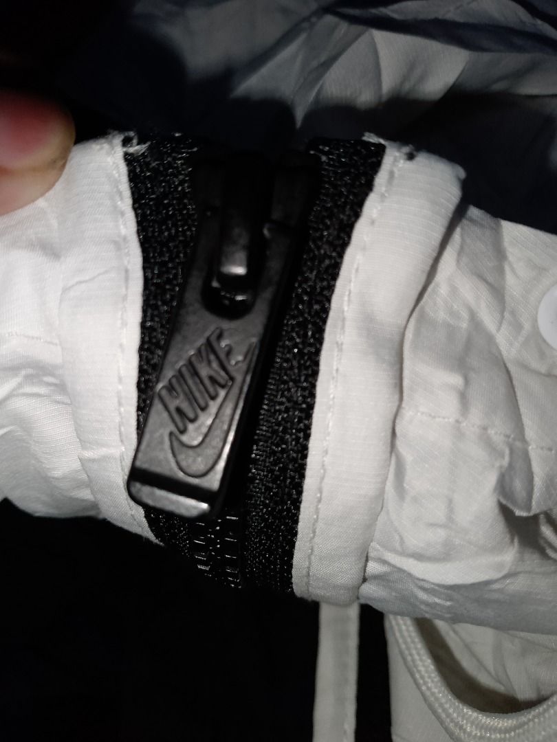 Nike Windrunner Jacket White Black Size L (Category: Coats, Jackets and Outerwear) located in Caloocan City. Submitted by akosiwaron_thrift2600 (Listing ID 1463964183, Image 3). Description: - Brand: Nike - Model: Windrunner Jacket - Color: White/Black - Size: Large (L) - Material: 100% Polyester - Origin: Made in Vietnam - Perfect for: Everyday wear, sports, or layering.