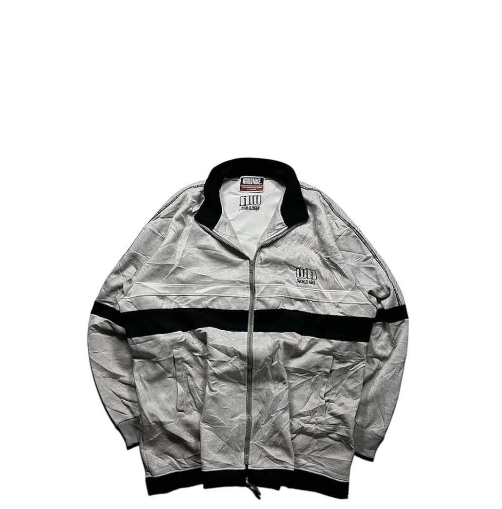 Nike World Jacket Track Top (Category: Coats, Jackets and Outerwear) located in Manila. Submitted by ayskrim_ (Listing ID 1464024980, Image 1). Description: Dimes: L-XL 24x28 .