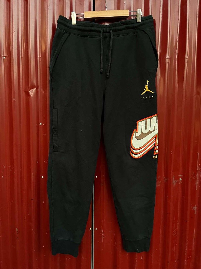 Nike X Air Jordan Jumpman (Category: Joggers) located in Taguig. Submitted by bimbyanche19839 (Listing ID 1464020674, Image 1). Description: Nike X Air Jordan Jumpman Size 32-34 Length 39 Color rate 9.5/10 Good Condition Complete tags No flaws 🏷️ 450php plus ship.