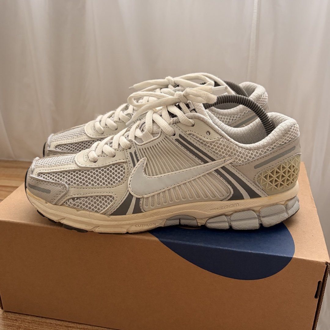 Nike Zoom Vomero 5 (Category: Sneakers) located in Pasig City. Submitted by dailydeclutters (Listing ID 1464023820, Image 1). Description: Buy my two vomeros and I can give it down to 3,000 plus sf Nike Zoom Vomero 5 - Size: 27.0cm (size tag already blurred but this is the same size with my other vomero posted) - Minor signs of wear on soles and midsole but not so noticeable when worn Loc: Pasig.