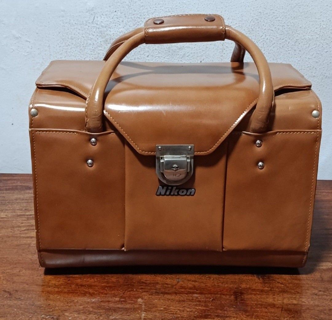 Nikon FB15 Minty 8500 (Category: Camera Bags & Carriers) located in Las Pinas. Submitted by 84vintage (Listing ID 1463970636, Image 1). Description: Nikon FB15 Minty (Sariwa pa amoy bago) Excellent interior and inserts. No key. Pls msg for more pics and details. Serious inquiries only. GCash mop. Lalamov or JnT for shipping..