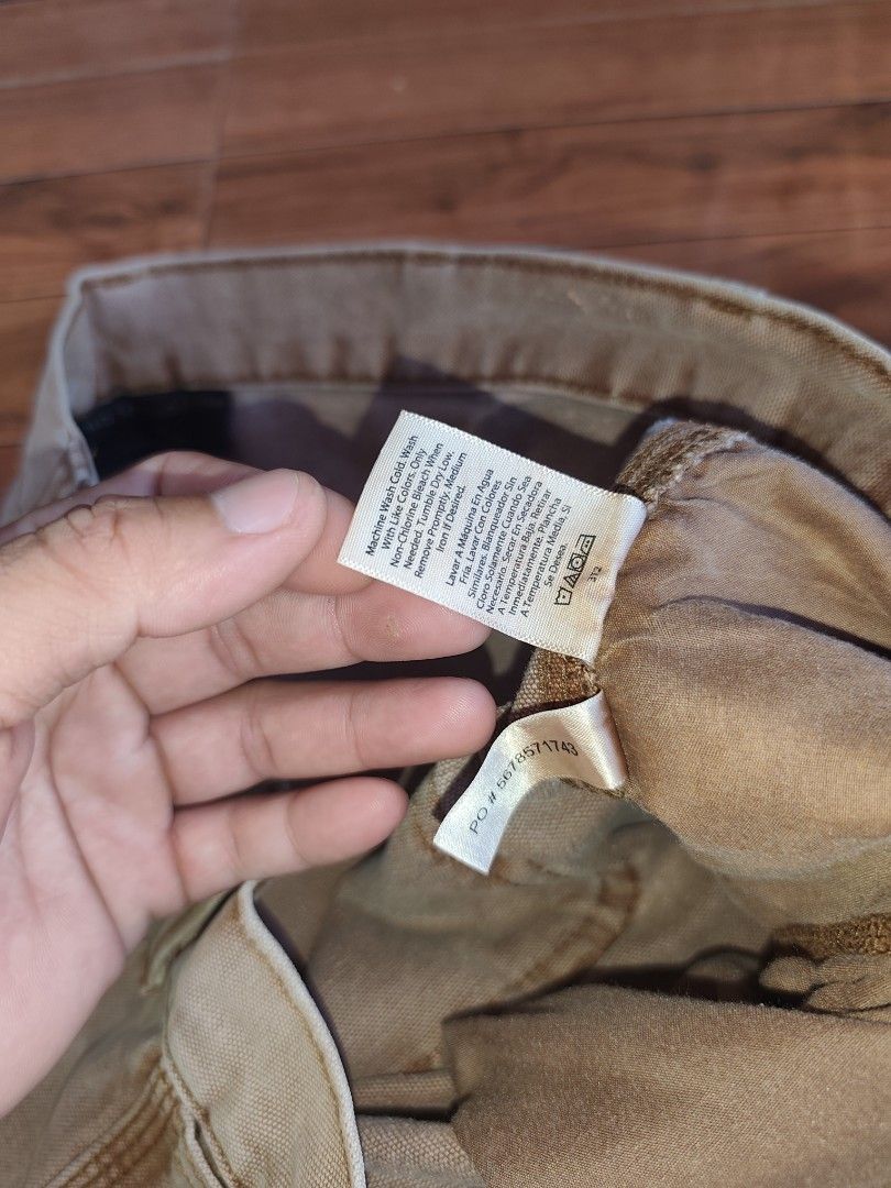 NO BOUNDARIES Brown Carpenter Shorts Size 32 (Category: Shorts) located in Manila. Submitted by truefish-1928 (Listing ID 1464031008, Image 3). Description: - Brand: NO BOUNDARIES - Color: Brown - Size: 32 - Style: Carpenter Shorts - Features: Multiple pockets, including a side cargo pocket - Material: Durable fabric - Closure: Button and zip fly - Waist: Belt loops - Ideal for: Workwear or casual outfits.