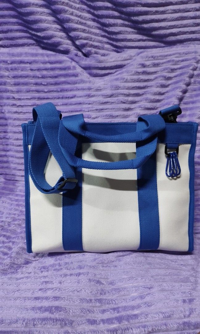 No Brand (Category: Shoulder Bags) located in Manila. Submitted by thecalvinedit (Listing ID 1463978291, Image 1). Description: NO BRAND 2-WAY SLING BAG Preloved • Excellent Condition ✨ Like-new condition ✨ Exceptionally well-maintained ✨ No issues or noticeable flaws ✨ Clean & ready to use ✨ Versatile 2-way design 📸 Actual item shown. Please refer to photos for details. 🔥 Don’t miss this one! 🛍️ Send us a message now to claim/reserve. First t
