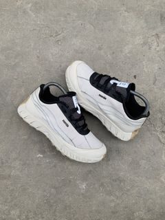 (Category: ) located in . Submitted by thriftkicks3 (Listing ID 1464047529, Image 1). Description: .