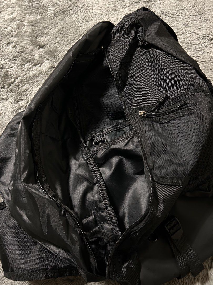 Oakley Crossbody 3pcs (Category: Backpacks) located in Lapu Lapu. Submitted by frombelow_ph (Listing ID 1463980880, Image 2). Description: Oakley Crossbody 3pcs 3500 Each HQR Pristine Condition No flaws DM FOR MORE DETAILS!📲.