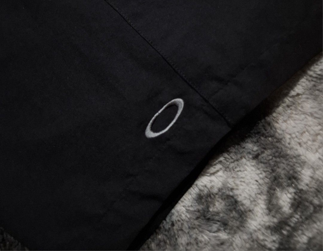 Oakley Golf Shorts Black Men's (Category: Shorts) located in Sorsogon. Submitted by johnmichae69459 (Listing ID 1464137191, Image 3). Description: - Oakley Golf Shorts - Men's Size 38 waistline - 21 lenght - Color: Black - Ideal for golf or casual wear - Comfortable and stylish design - Button closure with zip fly - Two front pockets and two back pockets - Features Oakley logo on leg and button.