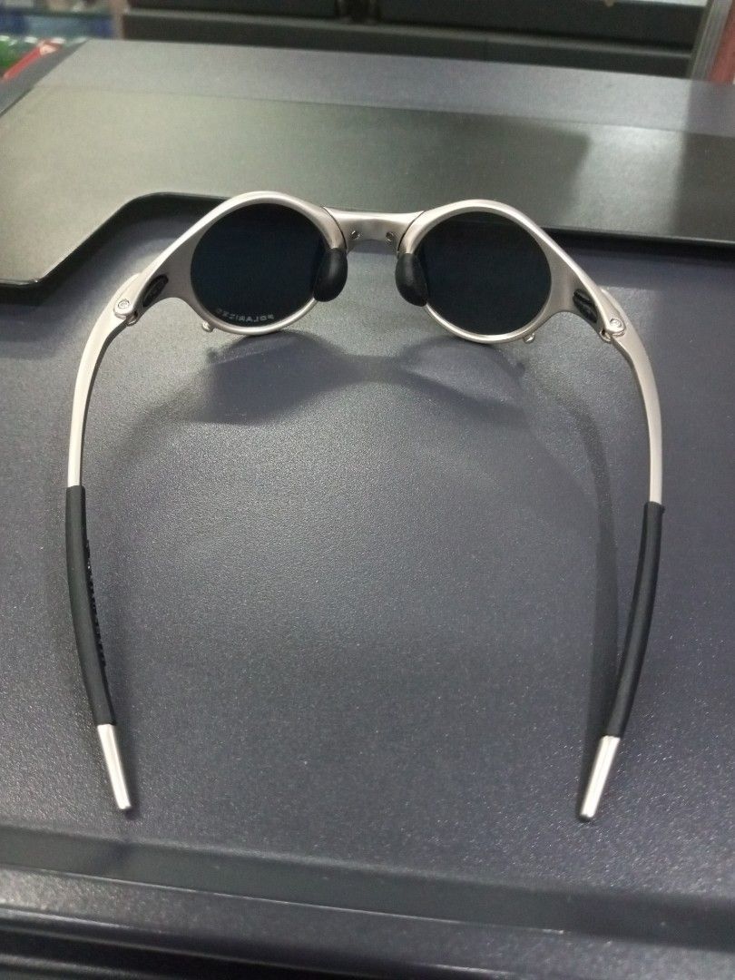 Oakley Mars Sunglasses Polarized (Category: Sunglasses & Eyewear) located in Bacolod City. Submitted by exequelgra46775 (Listing ID 1464011600, Image 3). Description: - Classic Oakley Mars model - Polarized lenses for clear vision - Silver frame with black ear socks - Great for sunny weather - Grab these iconic shades!.