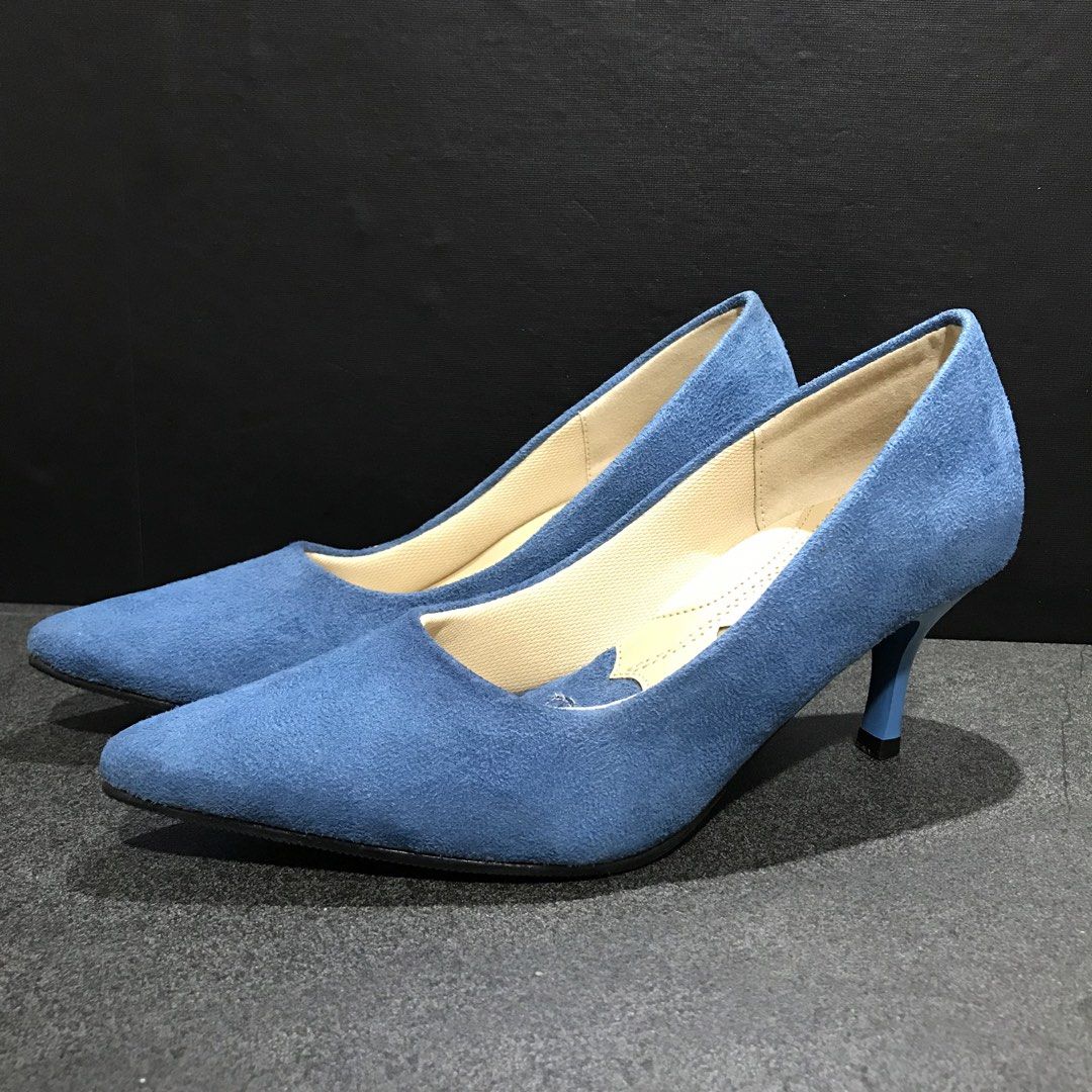 Ocelot Studio Blue Suede Pointed Toe Kitten Heels (Category: Heels) located in Baao. Submitted by all.things.japan (Listing ID 1463988193, Image 3). Description: - Cute blue suede heels - Chic pointed toe design - Comfortable kitten heel height - Elegant scalloped edge detail - Perfect for work or casual outings - Easy to style with various outfits.