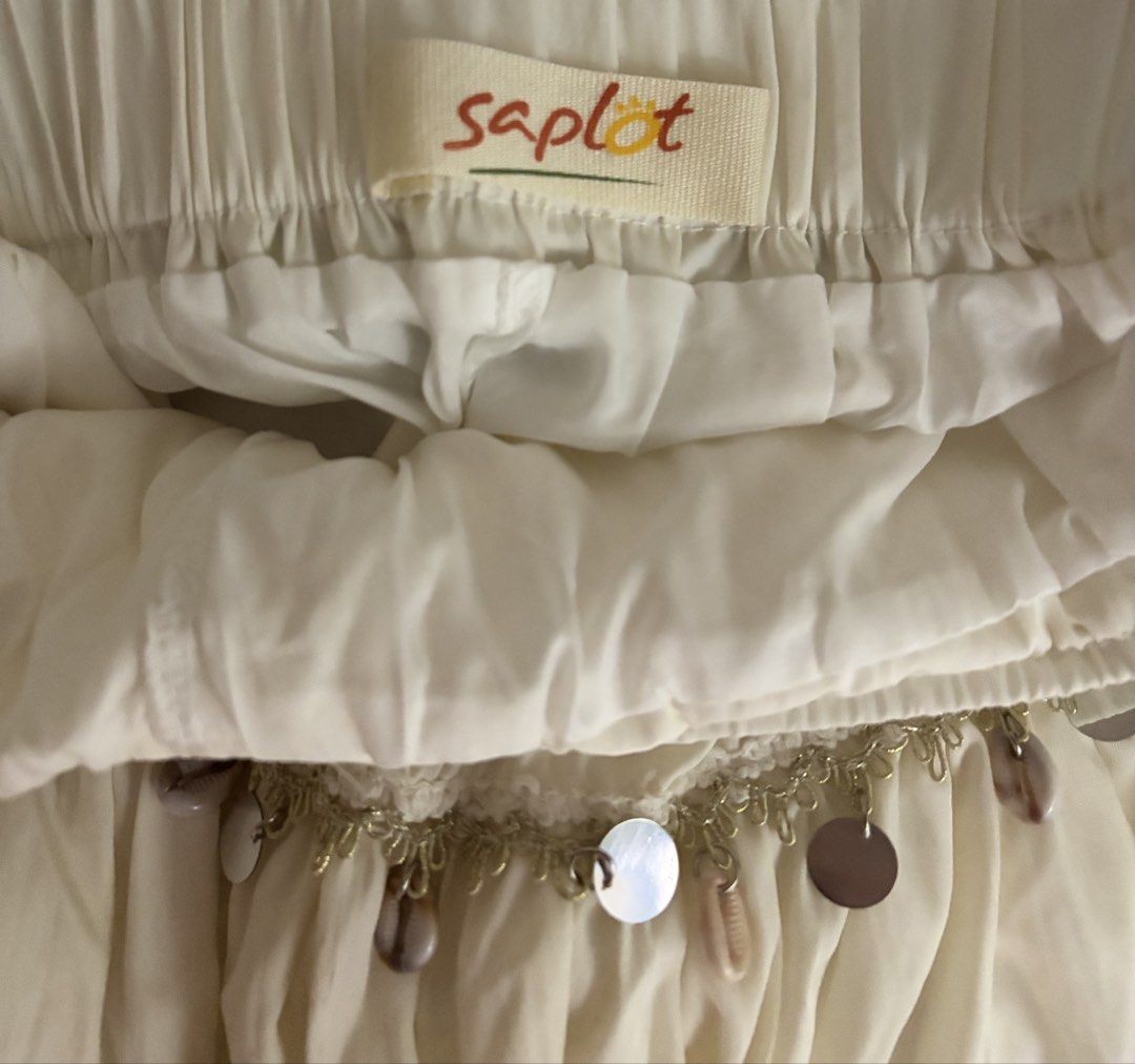 OFF WHITE/ BEIGE BUBBLE SKIRT (Category: Skirts) located in Manila. Submitted by youcatsgfff (Listing ID 1464089770, Image 2). Description: Only used once!!! A local brand here in Bohol and the original price is actually around 800 pesos. For XS to S girlies!.