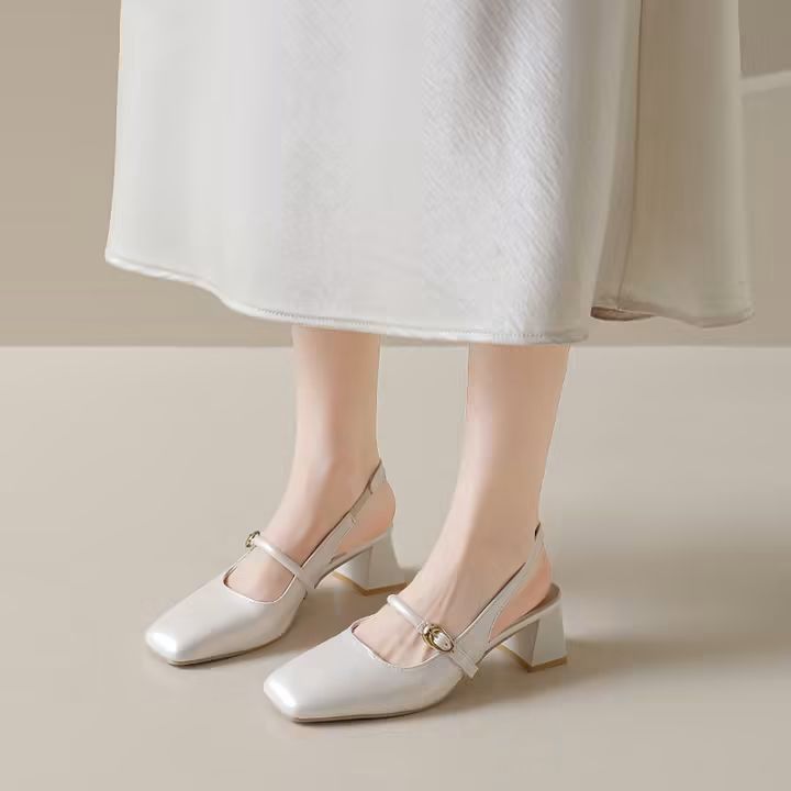 Office shoes with heels (Category: Heels) located in Manila. Submitted by raredeer-4deb4e (Listing ID 1464078696, Image 2). Description: size 35-40.