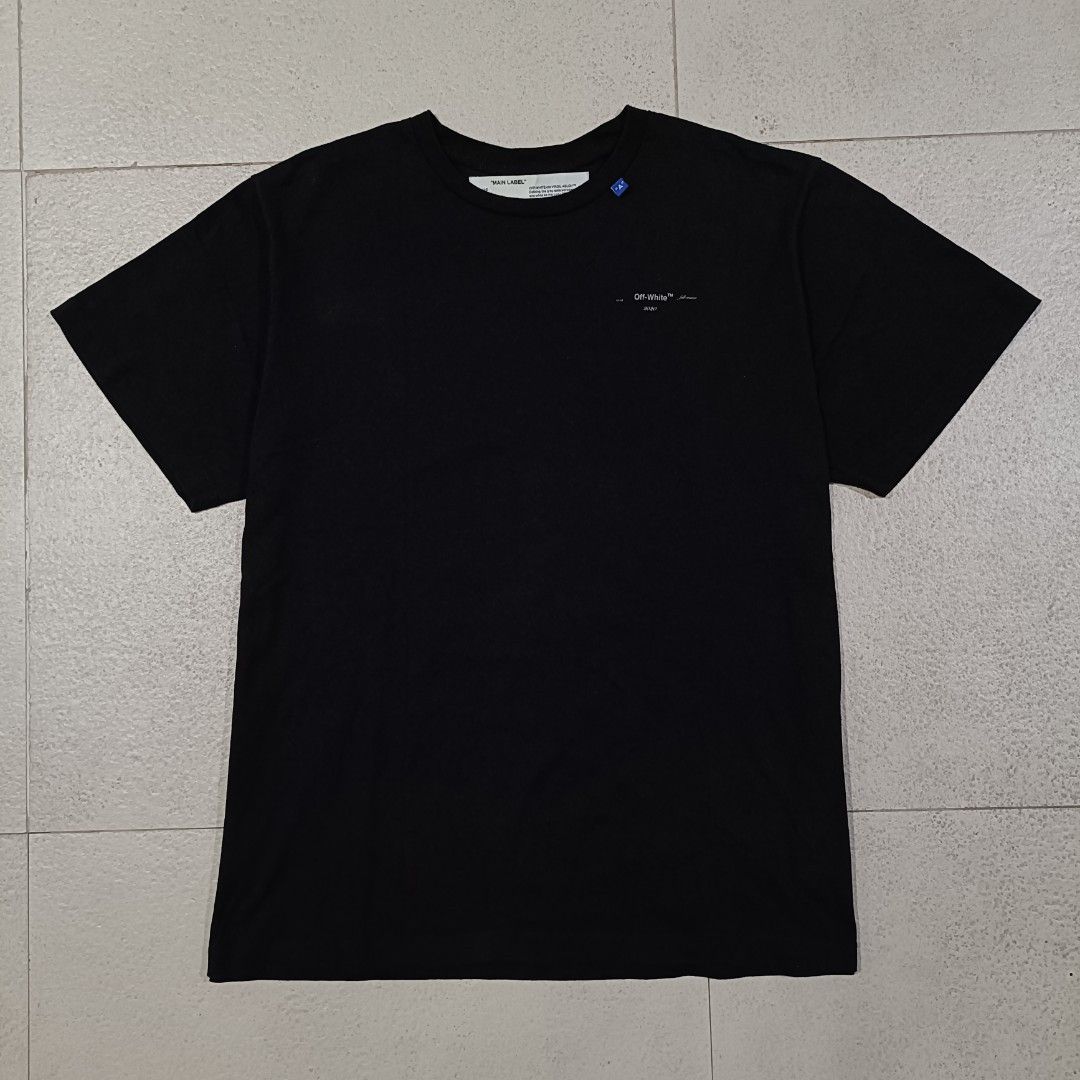 OFF-WHITE Backbone arrow reflective Loose fit T-shirt (Category: Tshirts & Polo Shirts ) located in Cebu City. Submitted by findwaze6000 (Listing ID 1464084182, Image 1). Description: -Excellent to New -Size: Small on tag -Width: 24.5 -Length: 29.5 -Color rate: 9.9/10 -No issue/Flaw -Location: Cebu📍.