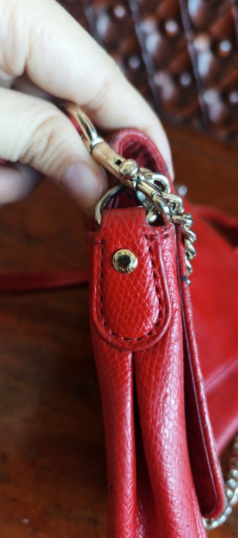 OG red coach kili/shoulder bag (Category: Cross-body Bags) located in Manila. Submitted by tonton1 (Listing ID 1463958685, Image 3). Description: -OG coach bag -with issue(bawal sa maselan) - no COD -no refund .