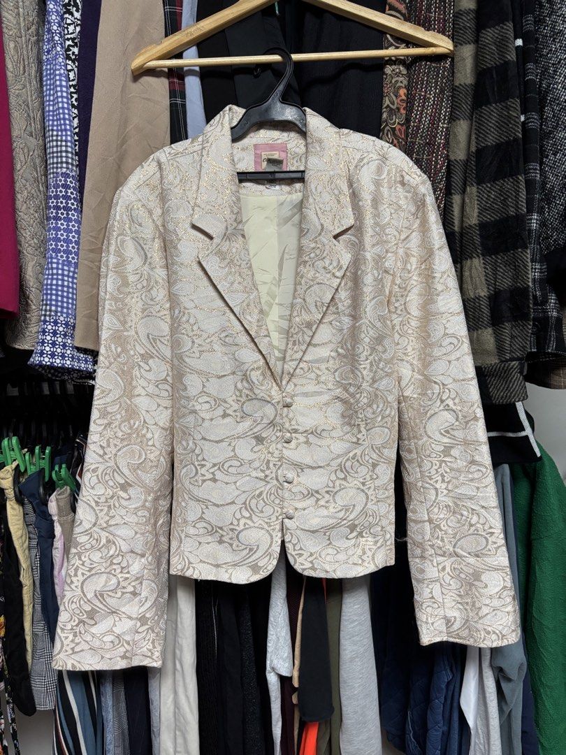 Old Navy Coat (Category: Coats, Jackets and Outerwear) located in Pila. Submitted by isabelasthriftclothes (Listing ID 1464077991, Image 1). Description: .