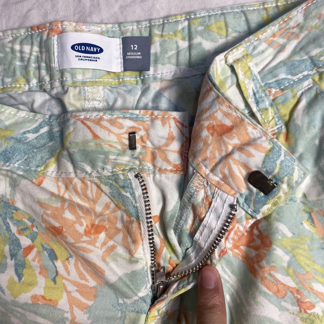 Old Navy Floral Shorts Size 12 (Category: Shorts) located in Bacolod City. Submitted by stqrshel (Listing ID 1464067395, Image 3). Description: - Cute Old Navy shorts - Tropical floral print (light blue, green, orange, yellow) - Size 12 - Regular fit - Comfortable elastic waistband in the back - Front and back pockets - Ideal for summer wear.