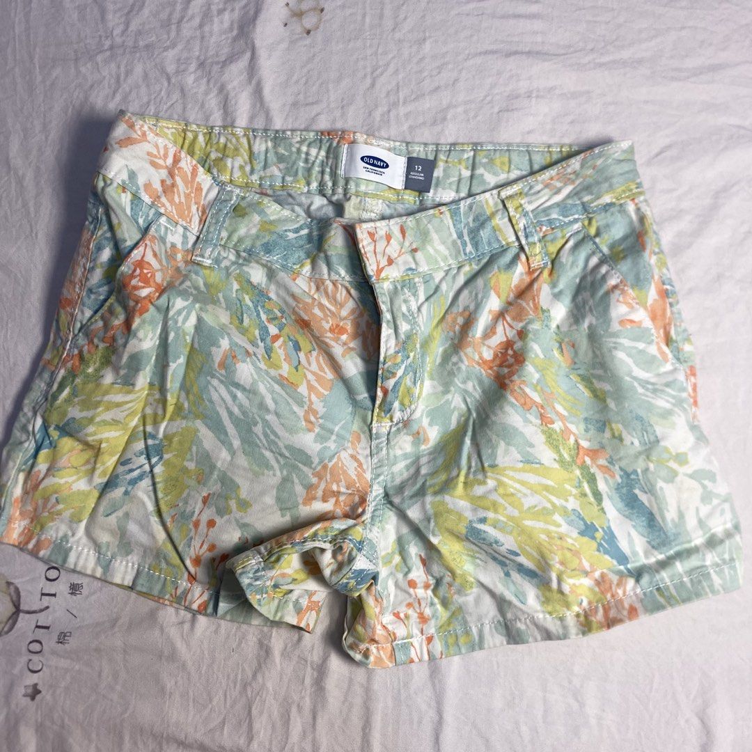 Old Navy Floral Shorts Size 12 (Category: Shorts) located in Bacolod City. Submitted by stqrshel (Listing ID 1464067395, Image 1). Description: - Cute Old Navy shorts - Tropical floral print (light blue, green, orange, yellow) - Size 12 - Regular fit - Comfortable elastic waistband in the back - Front and back pockets - Ideal for summer wear.