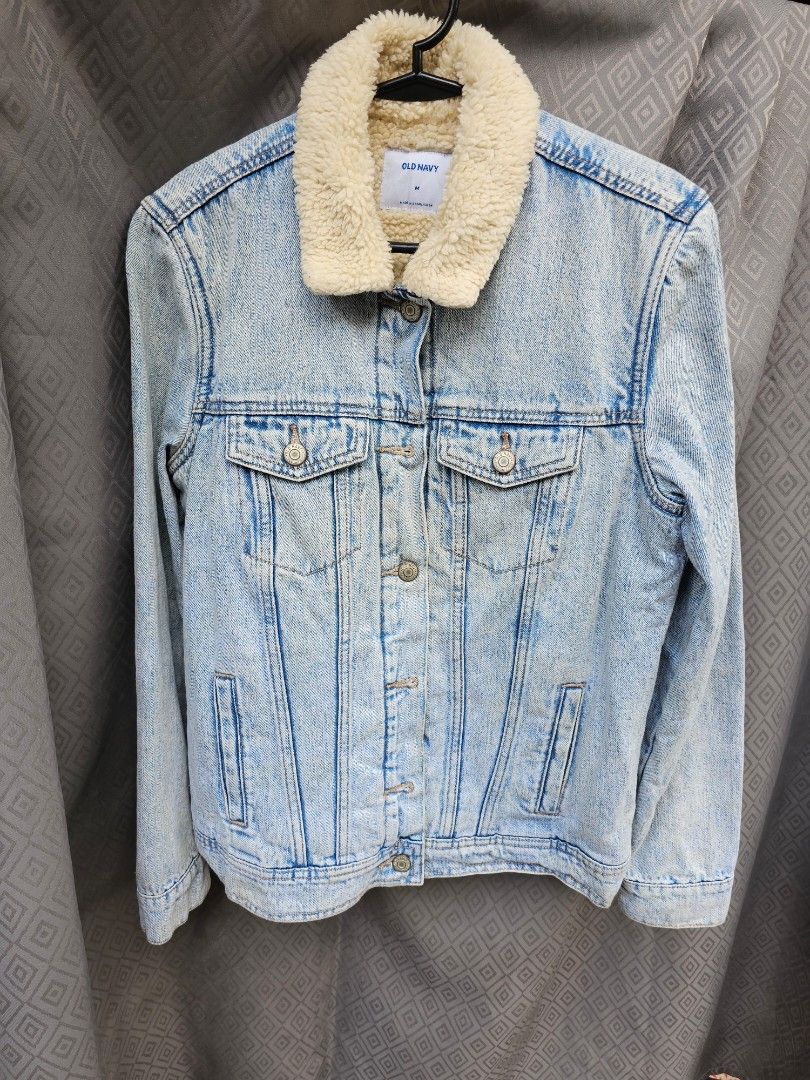 Old Navy Light Wash Sherpa Lined Denim Jacket Size M (Category: Coats, Jackets and Outerwear) located in Baguio. Submitted by mybirken.stuffph (Listing ID 1463981284, Image 1). Description: - Light wash denim jacket from Old Navy - Sherpa lined collar for added warmth - Classic trucker jacket design - Button front closure - Two chest pockets and two side pockets - Ideal for cooler weather - Size: Medium (M).