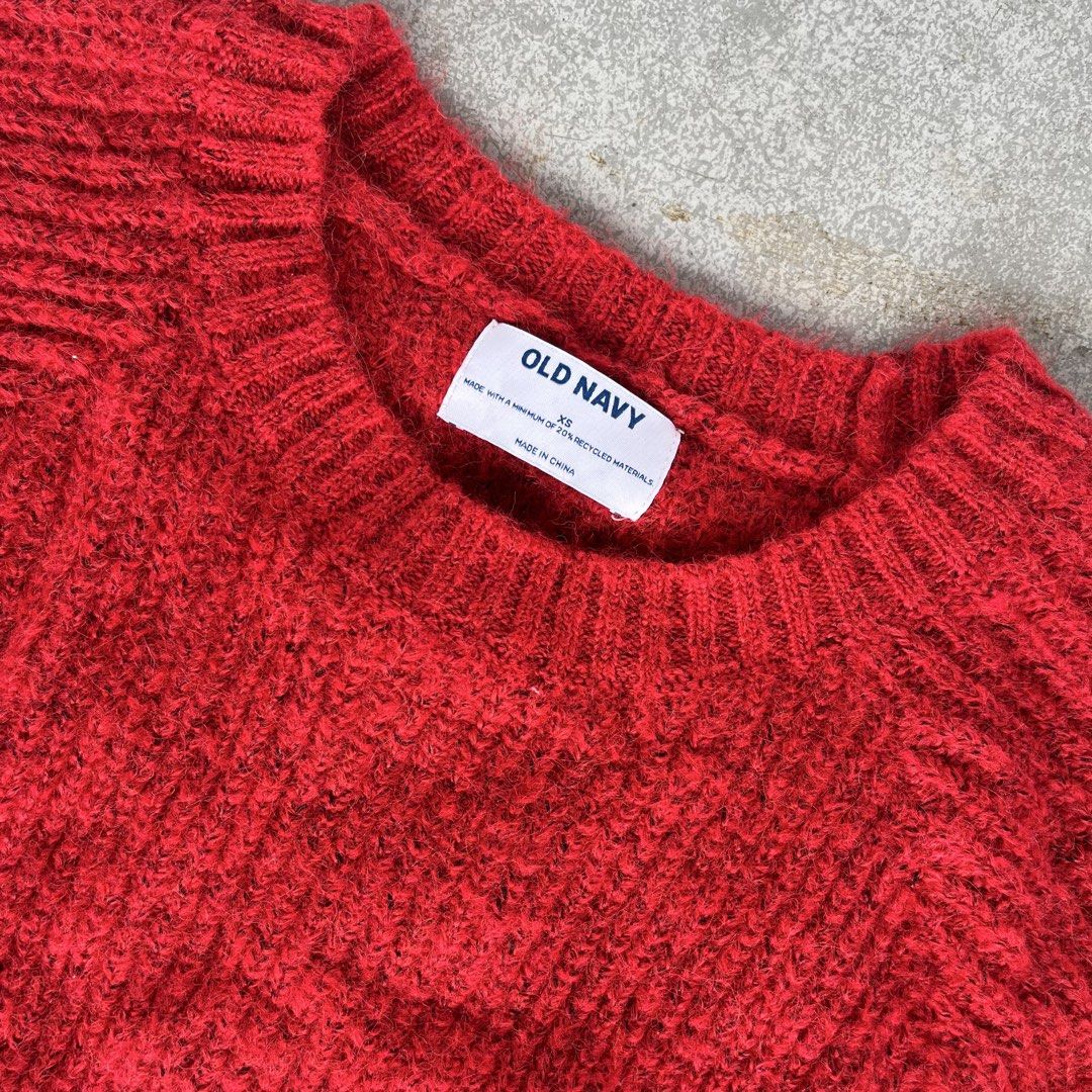 Old Navy Red Knit Sweater (Category: Coats, Jackets and Outerwear) located in General Mariano Alvarez. Submitted by aaronatas819577 (Listing ID 1464099176, Image 3). Description: - Cozy red knit sweater from Old Navy - Classic crew neck and raglan sleeves - Textured knit, great for layering - Made with acrylic and recycled materials.