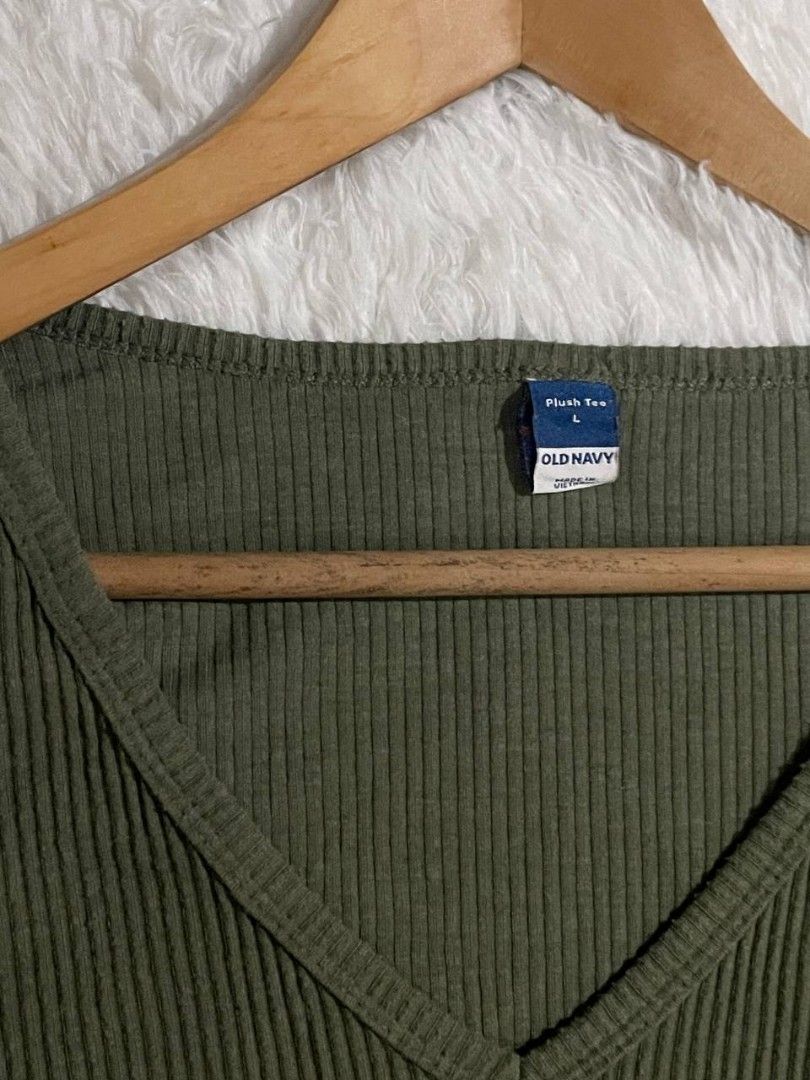 Old Navy Ribbed V-Neck Long Sleeve Top (Category: Longsleeves) located in Dasmarinas. Submitted by evitajana09 (Listing ID 1464060878, Image 3). Description: Old Navy V neck long sleeve ● Color: olive green ● Size: Large on tag ● Condition: Like new, no stains or holes, washed and steamed ● Price: ₱198 (+sf) MOP: Gotyme, Gcash MOD: J&T or Lalamove if near Dasma, Cavite .
