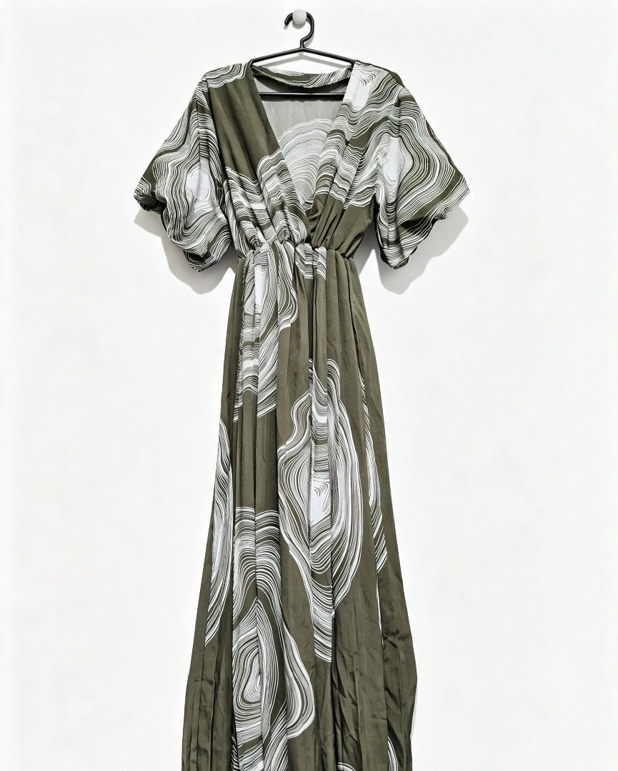 Olive Green Maxi Dress (Category: Dresses) located in Quezon City. Submitted by franziana_22 (Listing ID 1463965830, Image 1). Description: .