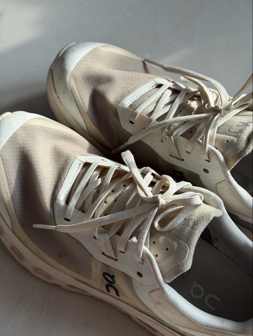 ON Cloud Vista 2 Running Shoes (Category: Sneakers) located in Pasay City. Submitted by rjzbrown (Listing ID 1464003372, Image 2). Description: - ON Cloud running shoes - Color: Light beige/cream - Suitable for running and everyday wear - Will clean before ship.