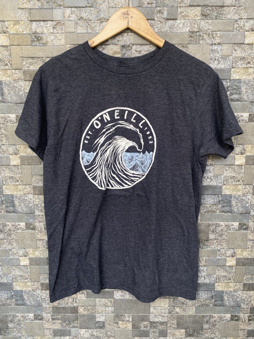 Oneill Round Logo Tee (Category: Tshirts & Polo Shirts ) located in Santa Rosa. Submitted by thriftandwrap.2020 (Listing ID 1464069009, Image 1). Description: •𝑺𝒊𝒛𝒆:Medium •𝑪𝒐𝒏𝒅𝒊𝒕𝒊𝒐𝒏:Excellent •𝑪𝒐𝒍𝒐𝒓 𝒓𝒂𝒕𝒆:9/10 𝗠𝗶𝗻𝗲 350.