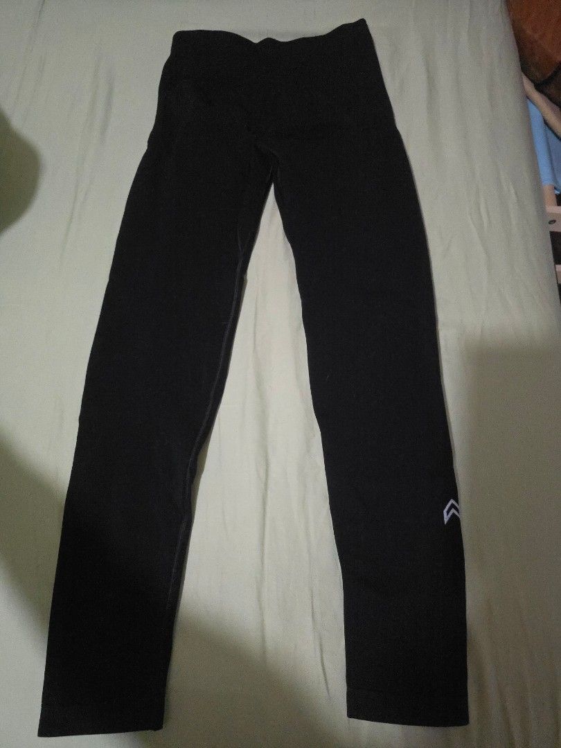 Oner Active Leggings (Category: Activewear) located in Quezon City. Submitted by moonstruckery (Listing ID 1464070741, Image 2). Description: - black leggings - 23 inches waist, stretchable - 33 inches length.