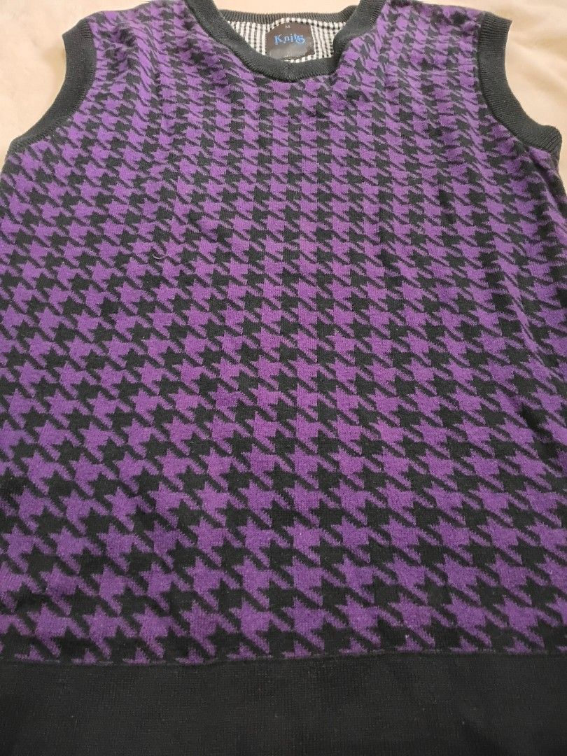 Onesimus Knitted Vest (Category: Vests) located in Cagayan de Oro. Submitted by basicandbranded (Listing ID 1463986437, Image 3). Description: Size on Tag: M W: 16in L: 26 in.