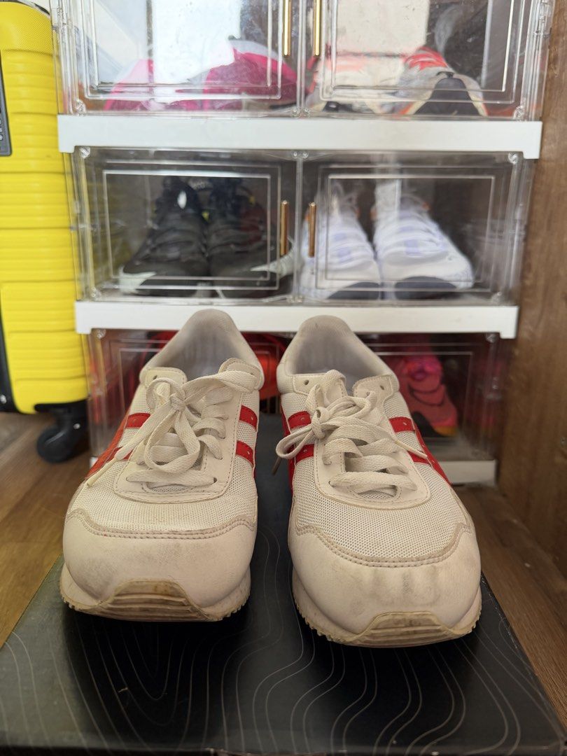 Onitsuka Tiger Runner (Category: Sneakers) located in Quezon City. Submitted by callmeo (Listing ID 1464025244, Image 2). Description: Onitsuka Tiger Runner 📏 US 8.5 | EU 42 | CM 26.5 Classic retro runner, very easy to style. Price: ₱700￼ Pick up: The Orabella, Proj. 4 QC.