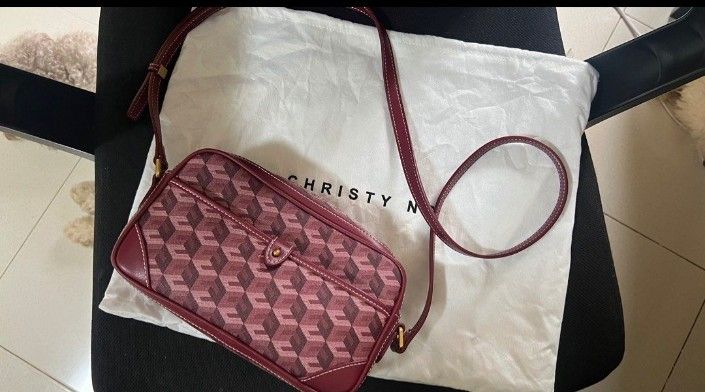 Original Christy Ng Pedro (Category: Cross-body Bags) located in Aliaga. Submitted by kmapparel (Listing ID 1464127822, Image 1). Description: .