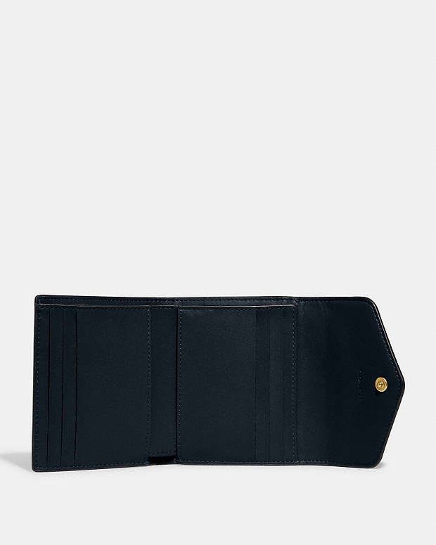 💯ORIGINAL COACH WYN SMALL WALLET CHERRY (Category: Wallets & Card holders) located in Quezon City. Submitted by ashongsstore (Listing ID 1464043818, Image 3). Description: 👜 C🅾️ACH COLLECTION👜 🇵🇭AVAILABLE🇵🇭 Wyn Small Trifold Wallet Crafted of scratch-resistant crossgrain leather, our Wyn wallet invites organization with an elegant envelope design. Detailed with our Signature hardware, the tri-fold style opens to reveal seven card slots an